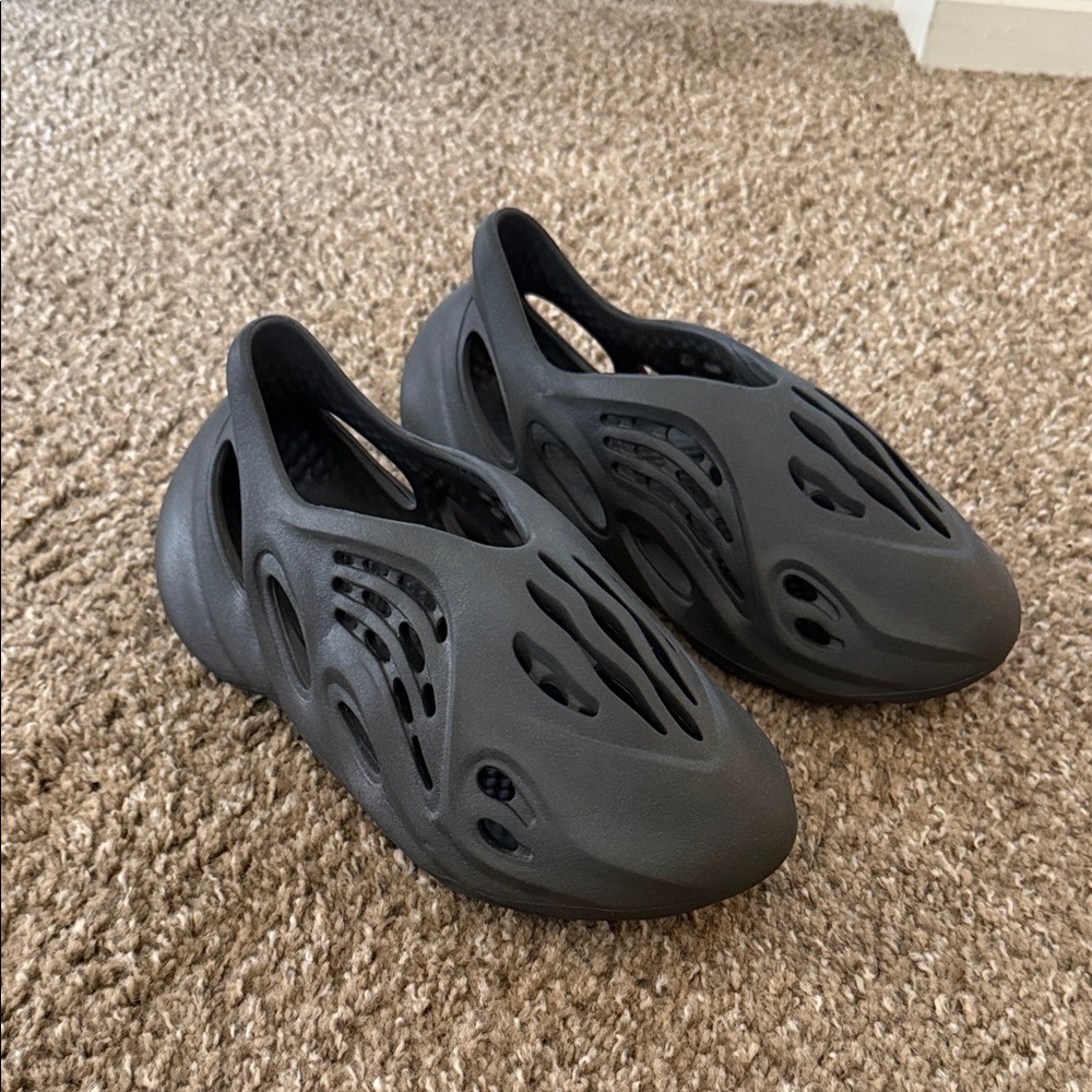 Yeezy Foam Runner Black